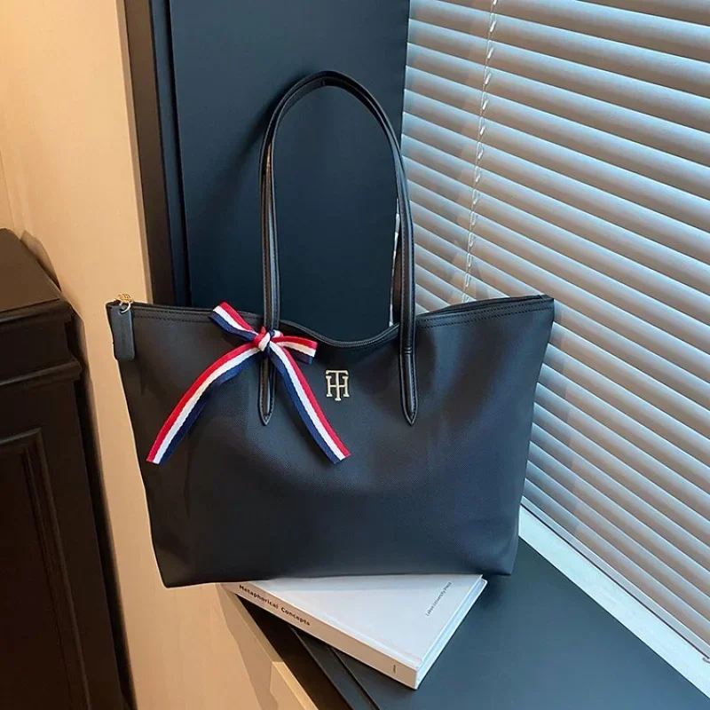 Women Bags Manufacturer - กระเป๋าสไตล์ชาวประมงพร้อมช่องใส่ของหลายช่องและวัสดุหนังเคลือบแว็กซ์ที่ทนทาน