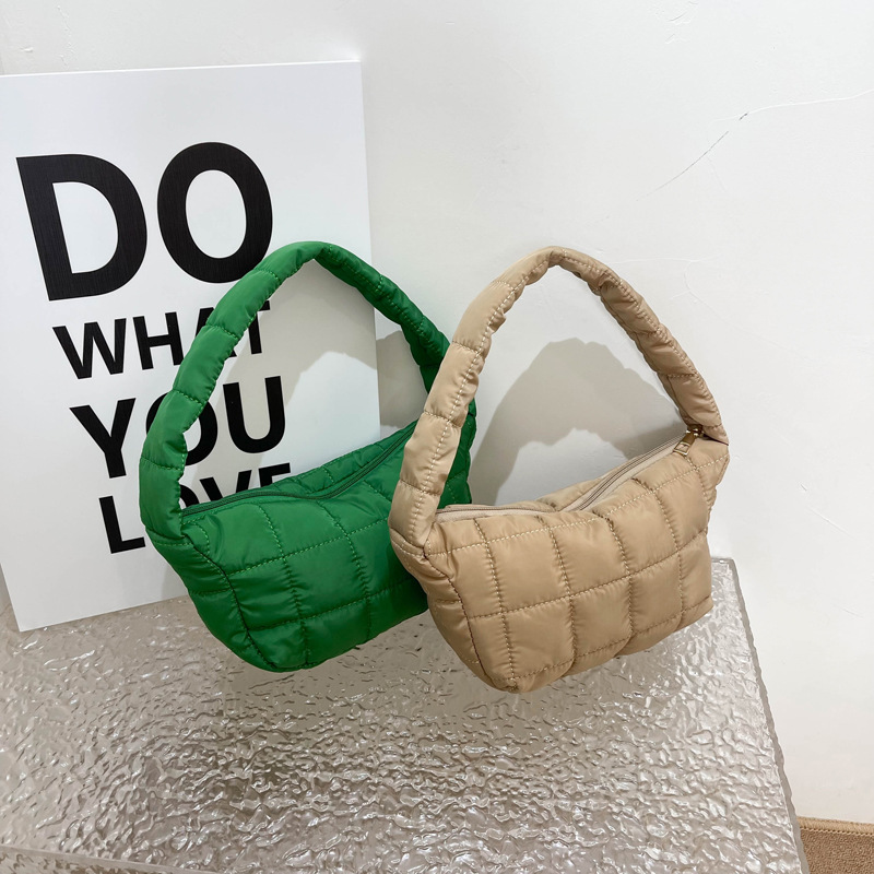 Women Bags Manufacturer - กระเป๋าถือกุ๊กเรโทรมีขนาดกว้างขวางกระเป๋าสะพายไหล่บุนวมพร้อมงานปักลายสก๊อตวัสดุไนล่อนทนทานสำหรับผู้หญิง